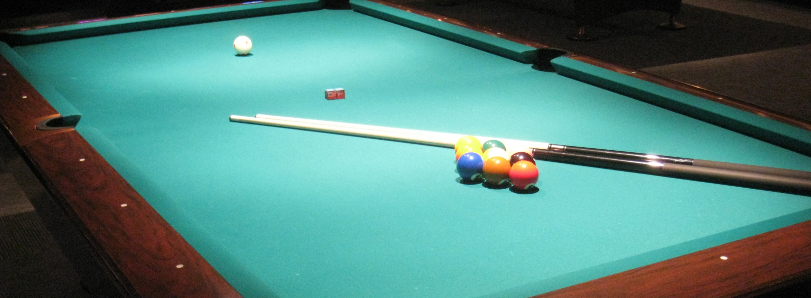 佐世保市でビリヤードするなら ハスラー3 ダーツ・スロット完備